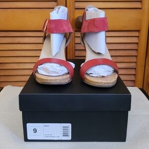 NWOT Shoe Mint Irene Sandal Wedges Size 9